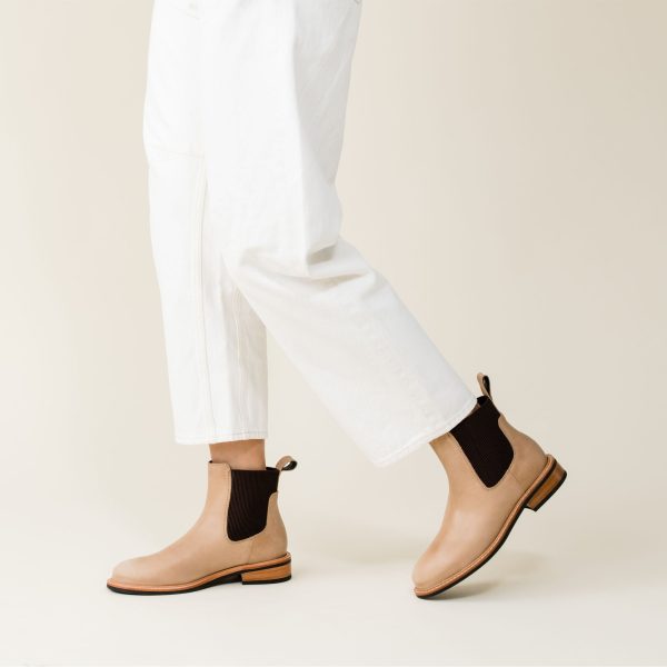 Carmen Chelsea Boot 2.0 Almond - Image 9