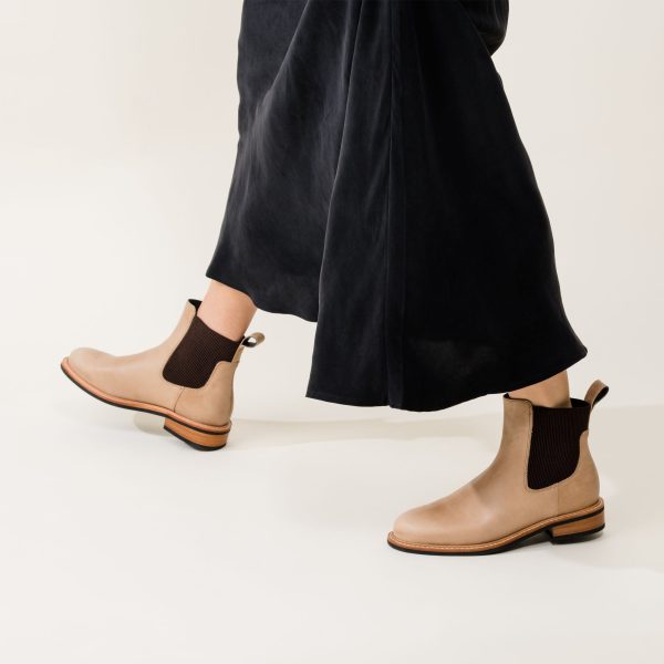 Carmen Chelsea Boot 2.0 Almond - Image 11